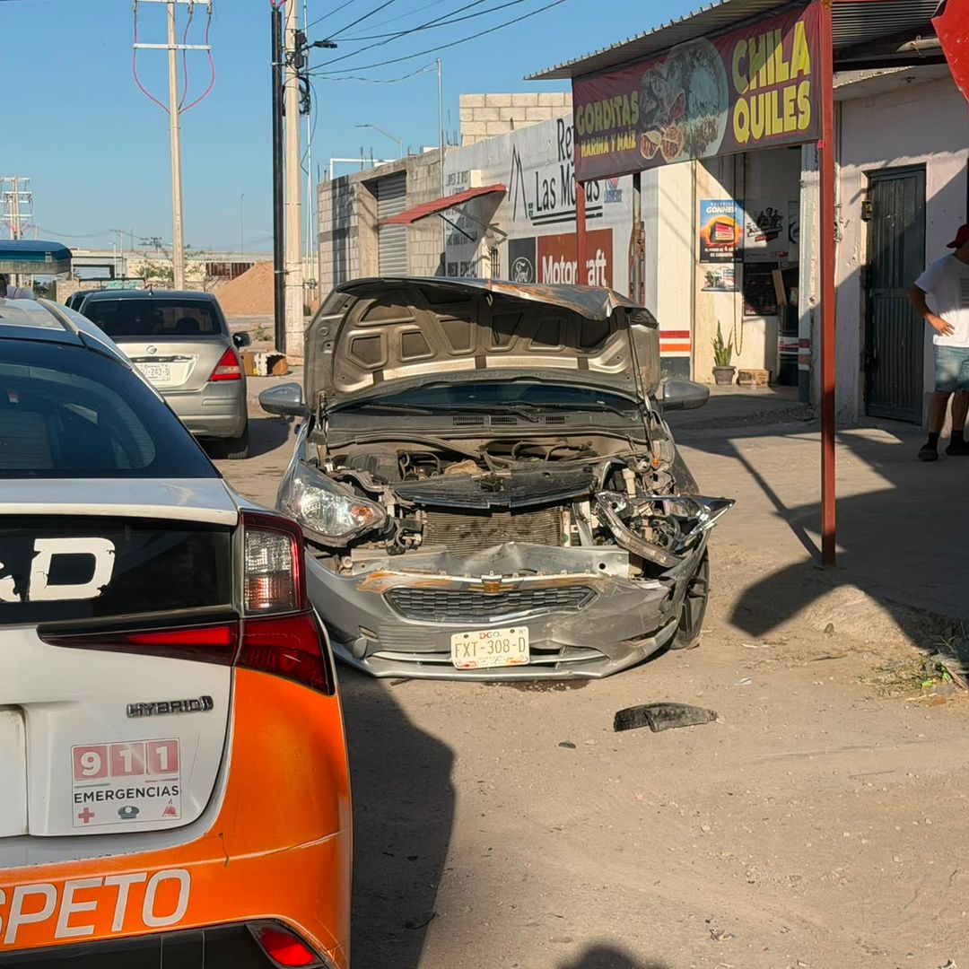 Conductor se Impacta Contra Puesto de Tacos al Intentar Esquivar un Perro en Torreón